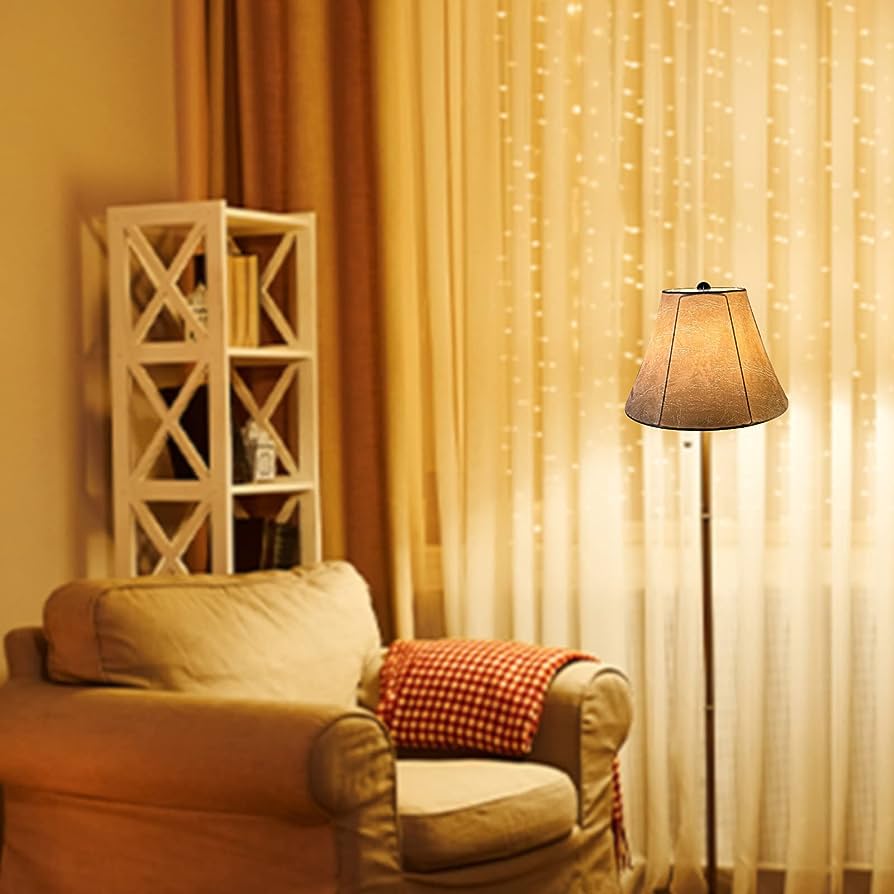 آباژور مدرن ایستاده و کنار سالنی